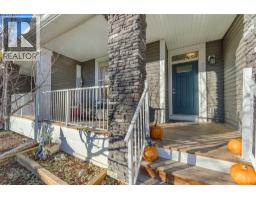 Dining room - 11 Williamstown Gardens Nw, Airdrie, AB T4B3Z1 Photo 2