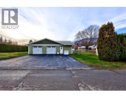 3pc Ensuite bath - 1110 Second Avenue, Chase, BC V0E1M0 Photo 2