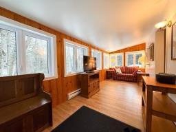 Dinette - 1924 Ch Du Tour Du Lac, Lacdesplages, QC J0T1K0 Photo 4