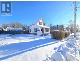 Living room - 13 Belmont Street, Amherst, NS B4H2E3 Photo 4