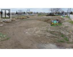 925 South Railway Street E, Swift Current, SK S9H3B4 Photo 2