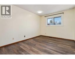 Living room - 36 Grandview Crescent, Camrose, AB T4V2K6 Photo 2