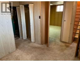 Living room - 629 Stafford Drive N, Lethbridge, AB T1H2B3 Photo 2