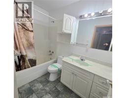 Kitchen - 8 Coupland Crescent, Meadow Lake, SK S9X1B1 Photo 4