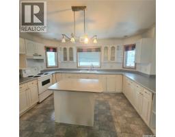 Dining room - 8 Coupland Crescent, Meadow Lake, SK S9X1B1 Photo 3