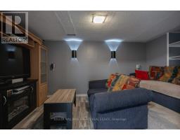 Kitchen - 17 Barrow Court, Whitby, ON L1P1E4 Photo 4