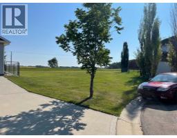 14 52 Avenue, Image 3