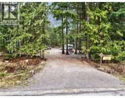 Foyer - 3277 Loschinski Road, Revelstoke, BC V0E2S0 Photo 2