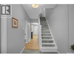 Enclosed porch - 235 J Avenue N, Saskatoon, SK S7L2J9 Photo 5