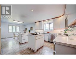 Living room - 44 Frontenac Avenue, Toronto, ON M5N1Z7 Photo 4