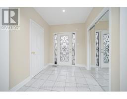 Kitchen - 15 Starhill Crescent, Brampton, ON L6R2P9 Photo 3