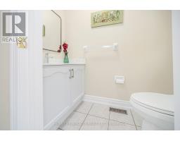 Eating area - 15 Starhill Crescent, Brampton, ON L6R2P9 Photo 4