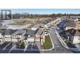 Living room - 100 Beckett Avenue, East Gwillimbury, ON L9N0S7 Photo 2