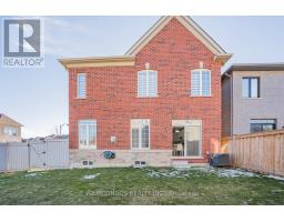 Family room - 100 Beckett Avenue, East Gwillimbury, ON L9N0S7 Photo 4