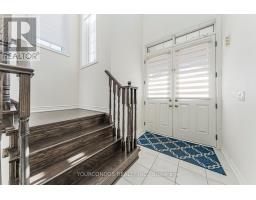 Kitchen - 100 Beckett Avenue, East Gwillimbury, ON L9N0S7 Photo 5