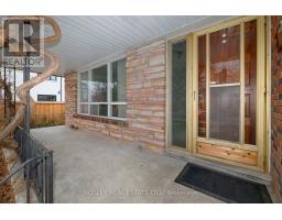 Living room - 332 Senlac Road, Toronto, ON M2R1R3 Photo 4