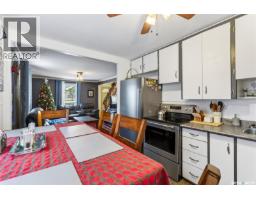 Enclosed porch - 838 15th Street W, Prince Albert, SK S6V3R9 Photo 4