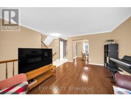 Dining room - 4 Huntersfield Drive, Ottawa, ON K1T3E4 Photo 2