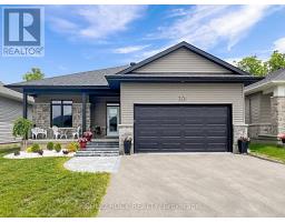 Living room - 301 Wood Avenue, Smiths Falls, ON K7A5H4 Photo 3