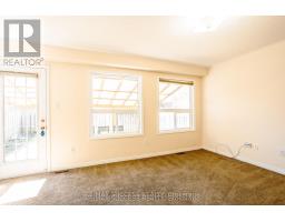 Kitchen - 384 Flagstone Way W, Newmarket, ON L3X2R3 Photo 4