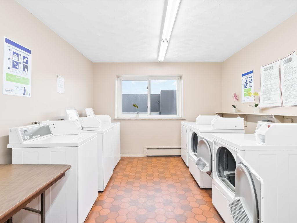 Photo 11 of 87 St George St, Brantford ON
