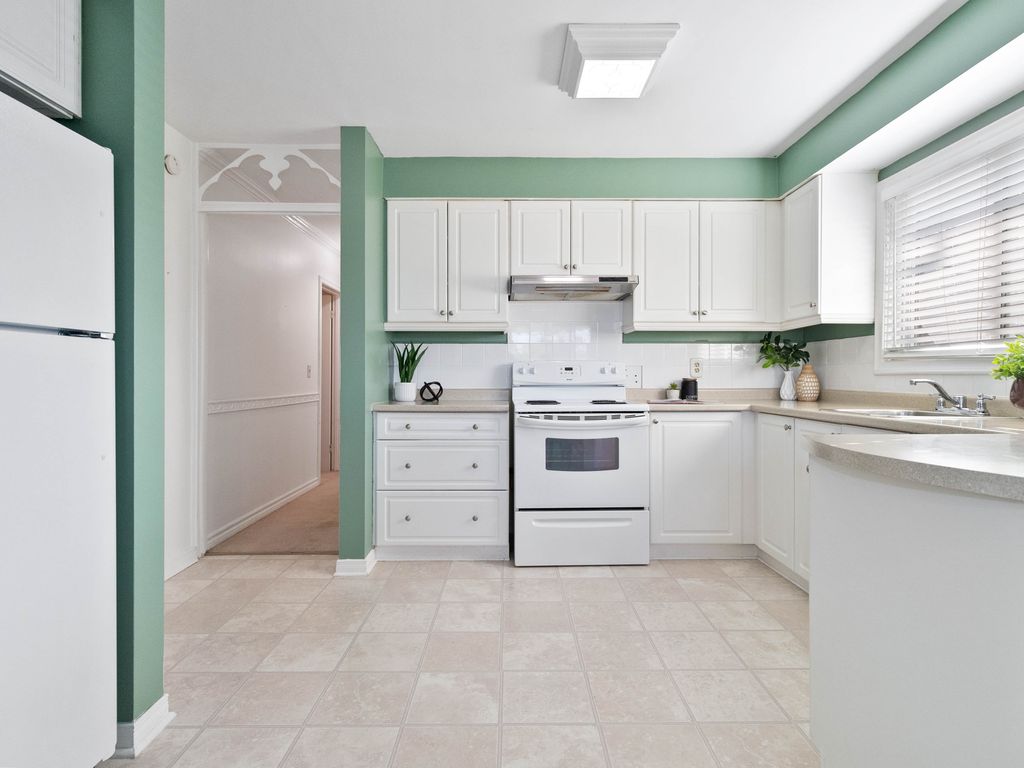 Photo 4 of 341 Terrace Hill St, Brantford ON