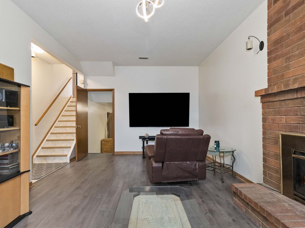Photo 6 of 19 Coxwell Crescent, Brantford ON