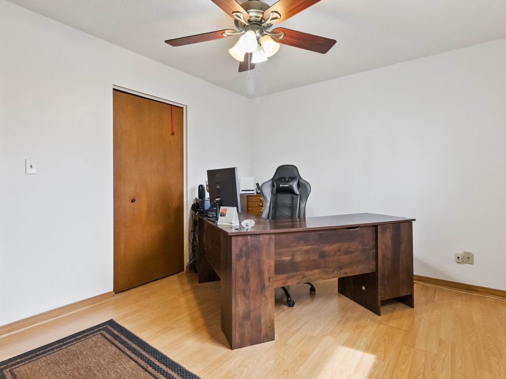 Photo 11 of 19 Coxwell Crescent, Brantford ON
