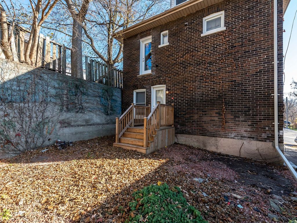 Photo 6 of 43 Church St, Brantford ON