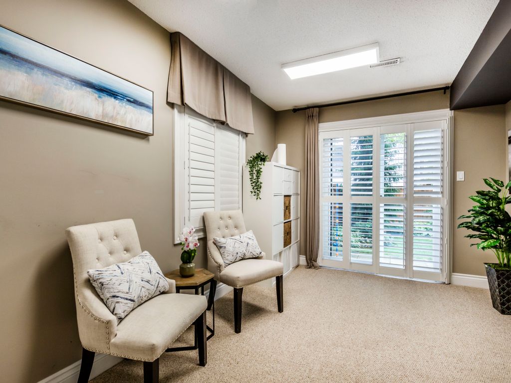 Photo 6 of 6 Walden Cir, Mississauga ON