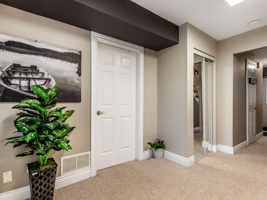 Photo 8 of 6 Walden Cir, Mississauga ON