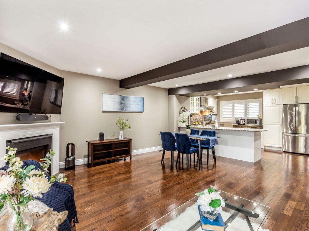 Photo 16 of 6 Walden Cir, Mississauga ON