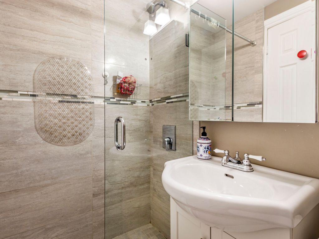 Photo 20 of 6 Walden Cir, Mississauga ON