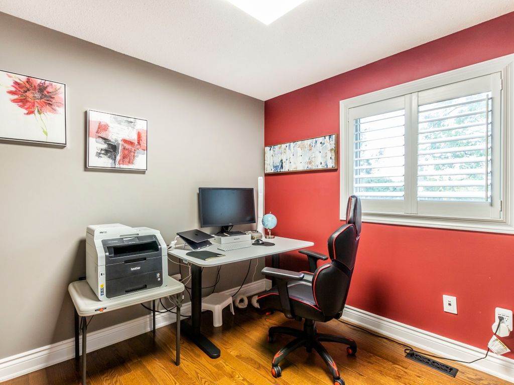 Photo 23 of 6 Walden Cir, Mississauga ON