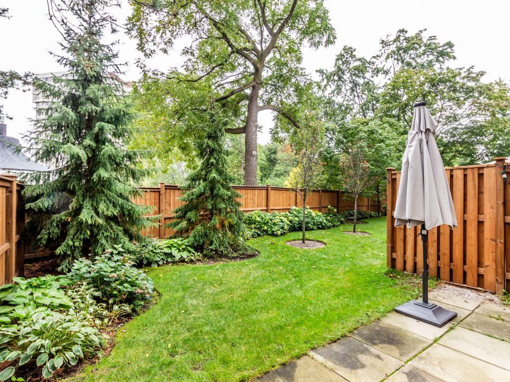 Photo 24 of 6 Walden Cir, Mississauga ON