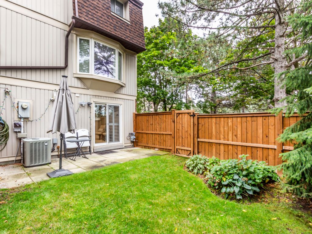 Photo 25 of 6 Walden Cir, Mississauga ON