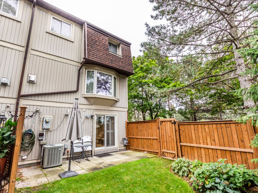 Photo 26 of 6 Walden Cir, Mississauga ON