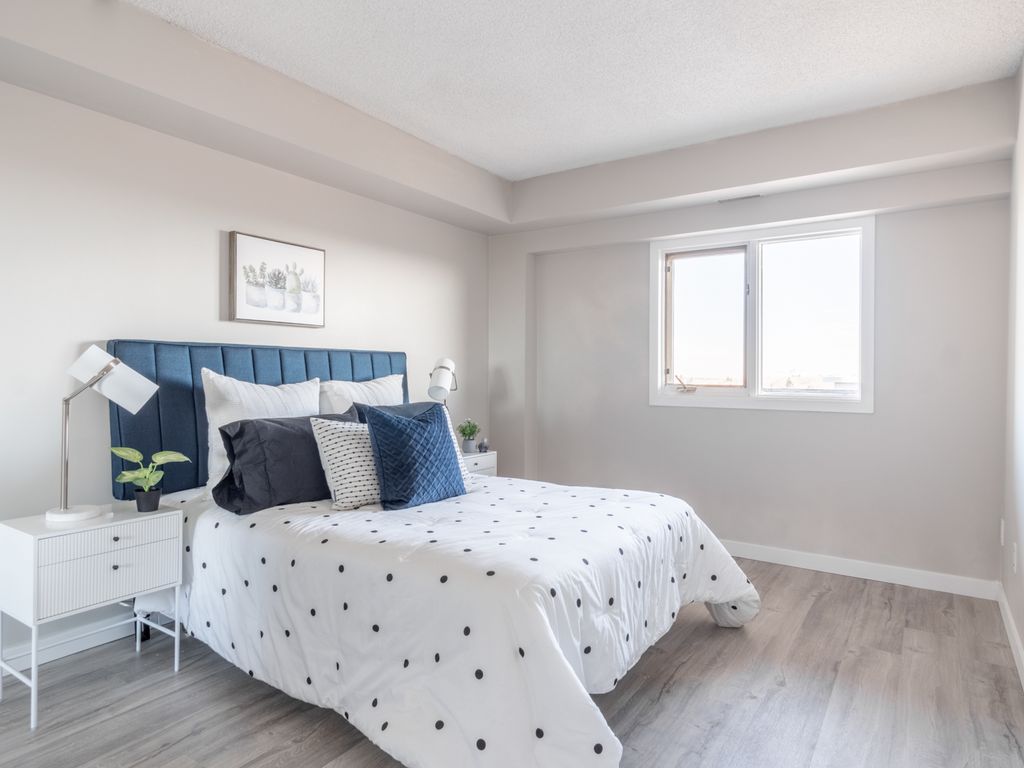 Photo 11 of 611 University Dr, Saskatoon SK
