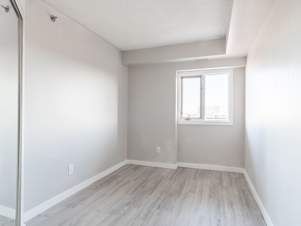 Photo 12 of 611 University Dr, Saskatoon SK