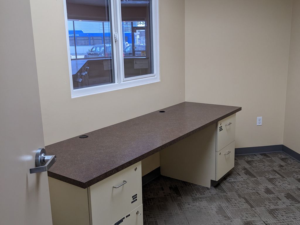 Photo 4 of 15640 Stony Plain Rd, Edmonton AB
