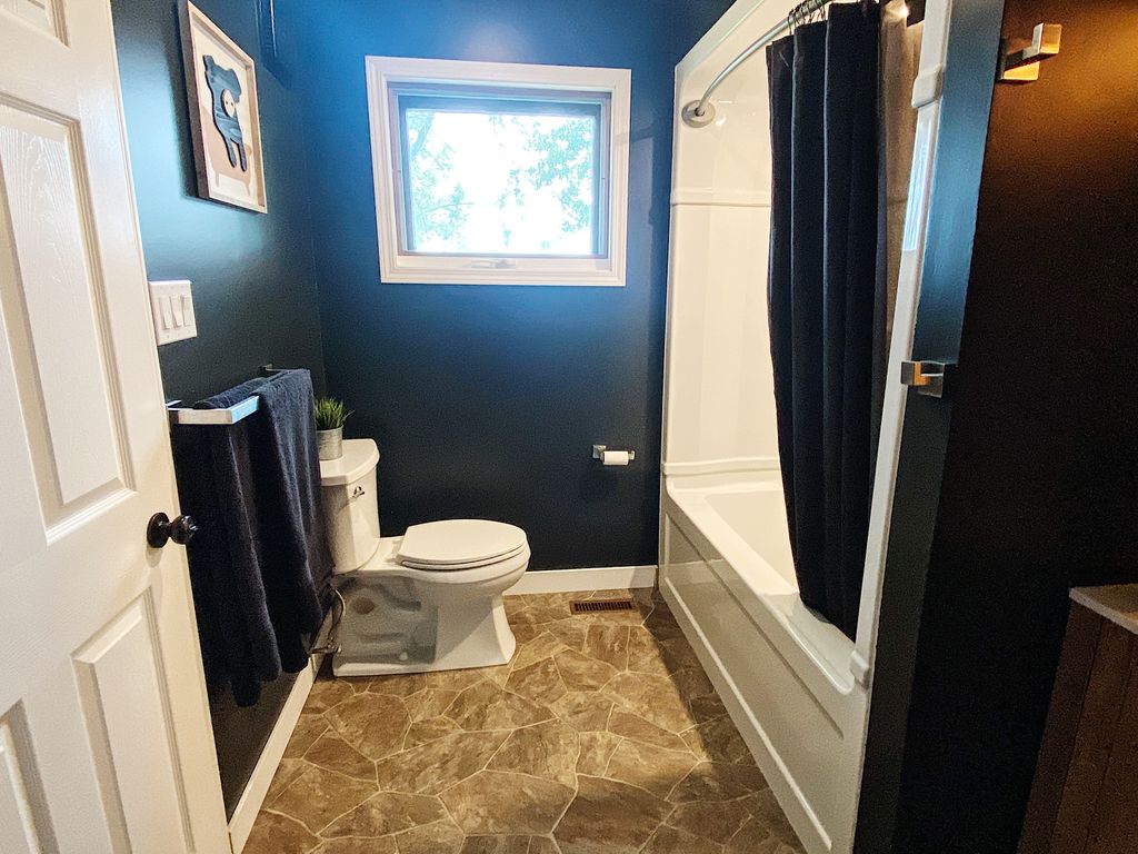 Photo 14 of 256 McKenzie Ave, Steinbach MB