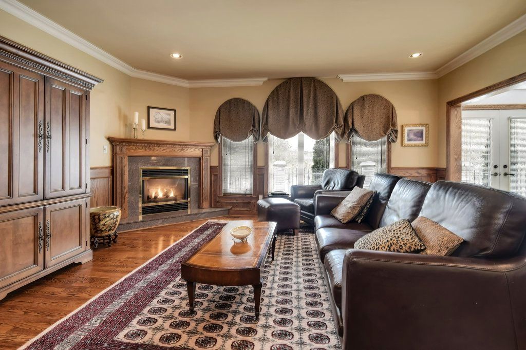 Photo 6 of 2 McRoberts Pl, Aurora ON