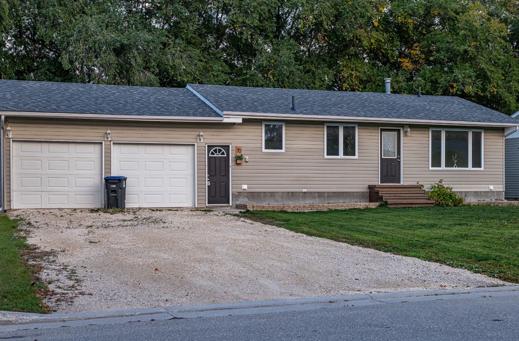 70 Coral Crescent, Steinbach, MB R5G 2E3 Photo 2