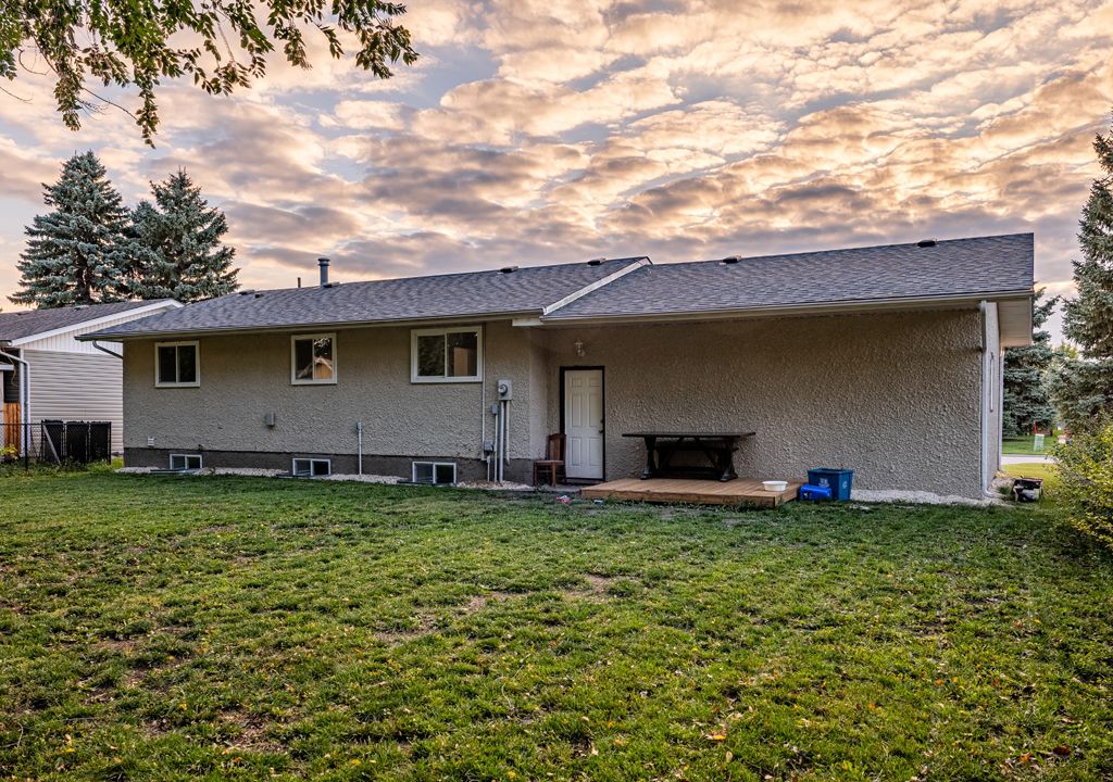 Photo 6 of 70 Coral Crescent, Steinbach MB
