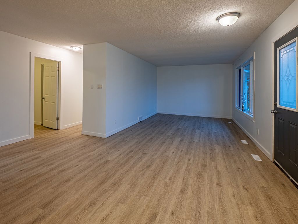 Photo 10 of 70 Coral Crescent, Steinbach MB