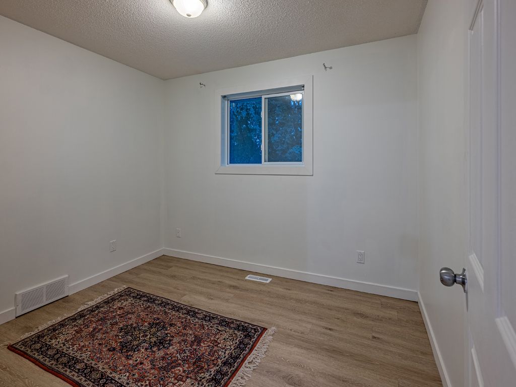 Photo 20 of 70 Coral Crescent, Steinbach MB