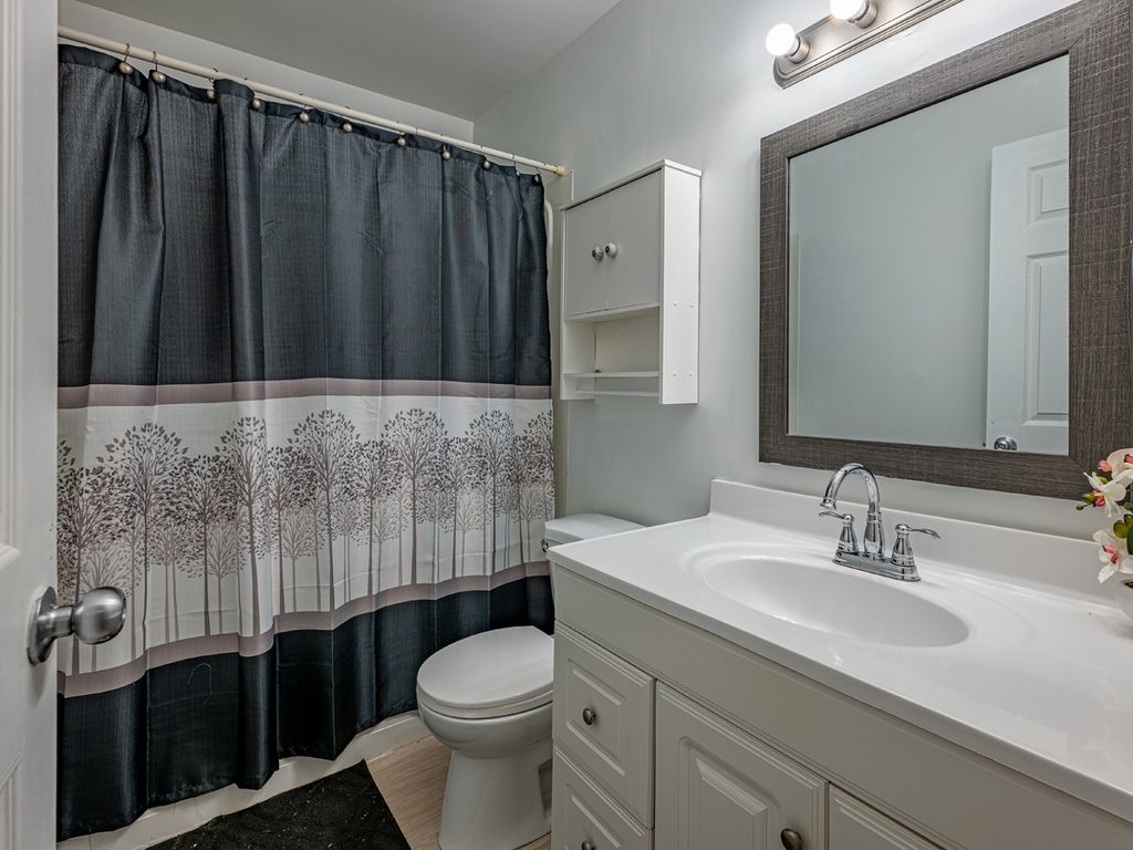 Photo 24 of 70 Coral Crescent, Steinbach MB