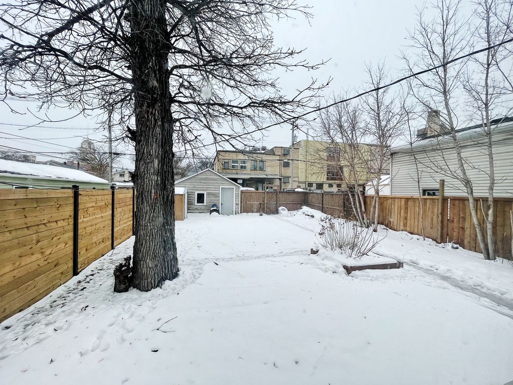 Photo 11 of 196 Notre Dame Ave, Winnipeg MB