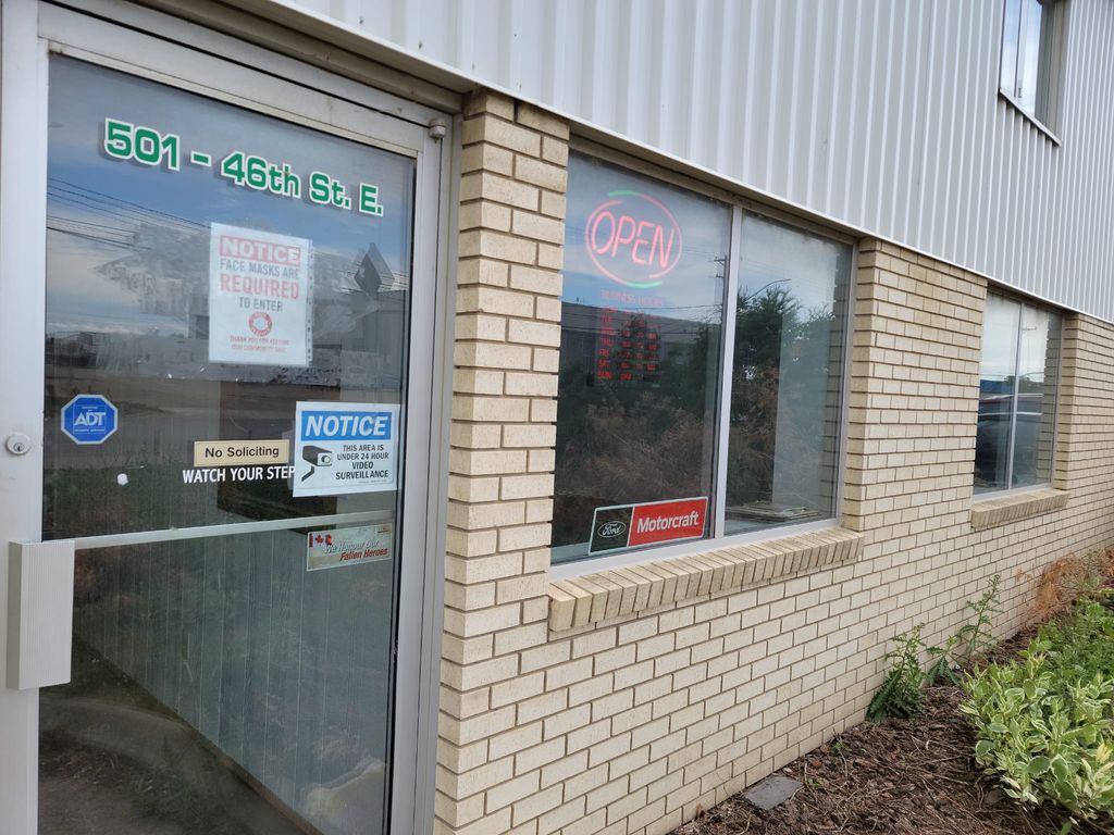 Photo 8 of 501 46 St E, Saskatoon SK