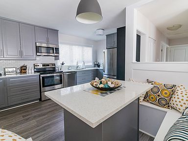 Photo 4 of 2 15830 94a Ave NW, Edmonton AB